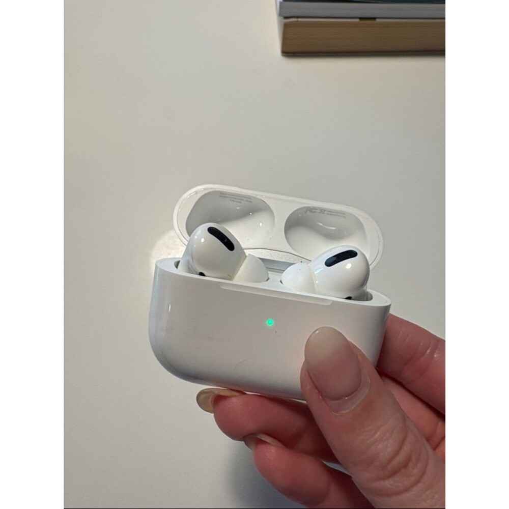 Apple AirPods Pro Wireless Earbuds in White with Charging Case